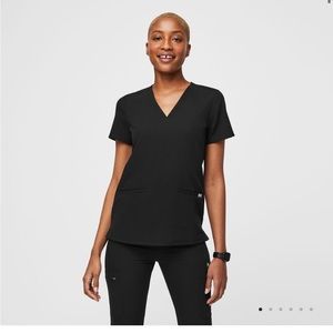 FIGS Casma Three Pocket Scrub Top - XS, Black